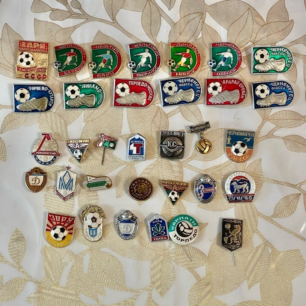 Lot 33 VTG Soviet-era football Club sports pins/badges Champion USSR